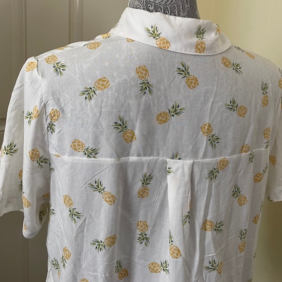 Pineapple Button Down Crop Top🍍 - Picture 2 of 7